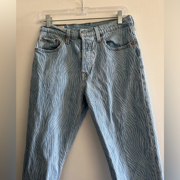 Levi’s Premium Denim Light Blue/White 501 Patterned Jeans size 27 EUC - Picture 3 of 9